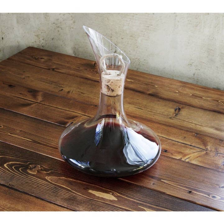 Decanter per vino a fondo piatto da 750 mL con base in noce e tappo a strappo per la vendita all'ingrosso da parte di Swoon Living
