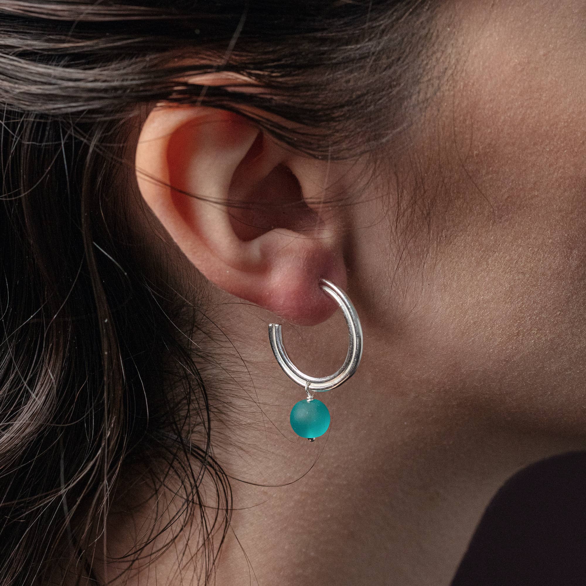 Goldeluxe Jewelry – Engroshandel Hoops – Unity Hoops med genanvendt glas dråber1