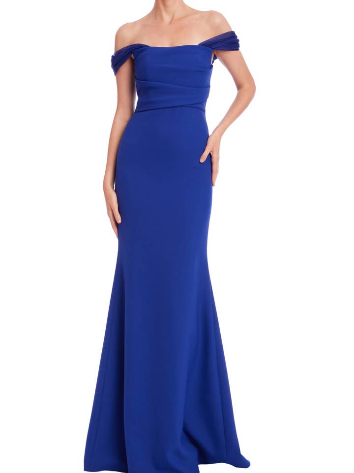 Abito da sera a sirena con drappeggio sulle spalle e corpetto plissettato di Badgley Mischka per la vendita all'ingrosso da parte di Immediate Apparel