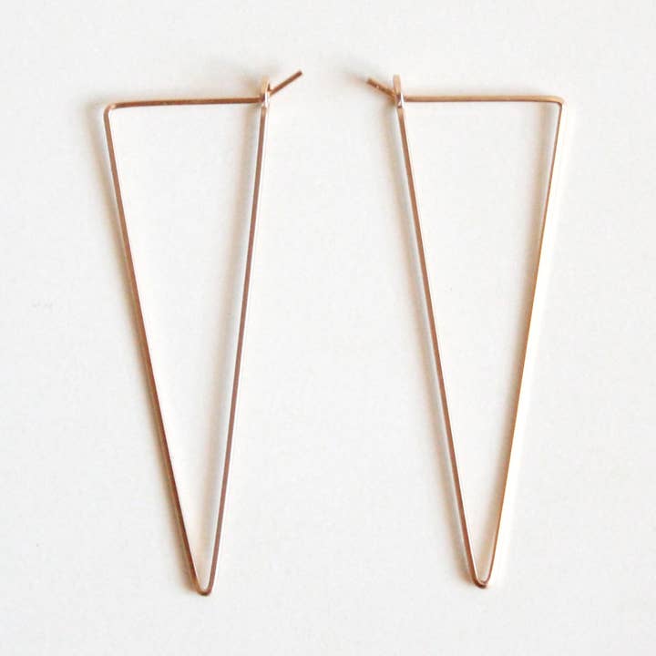 Triangle Hoop-örhängen - Medium för wholesale av Hooks and Luxe