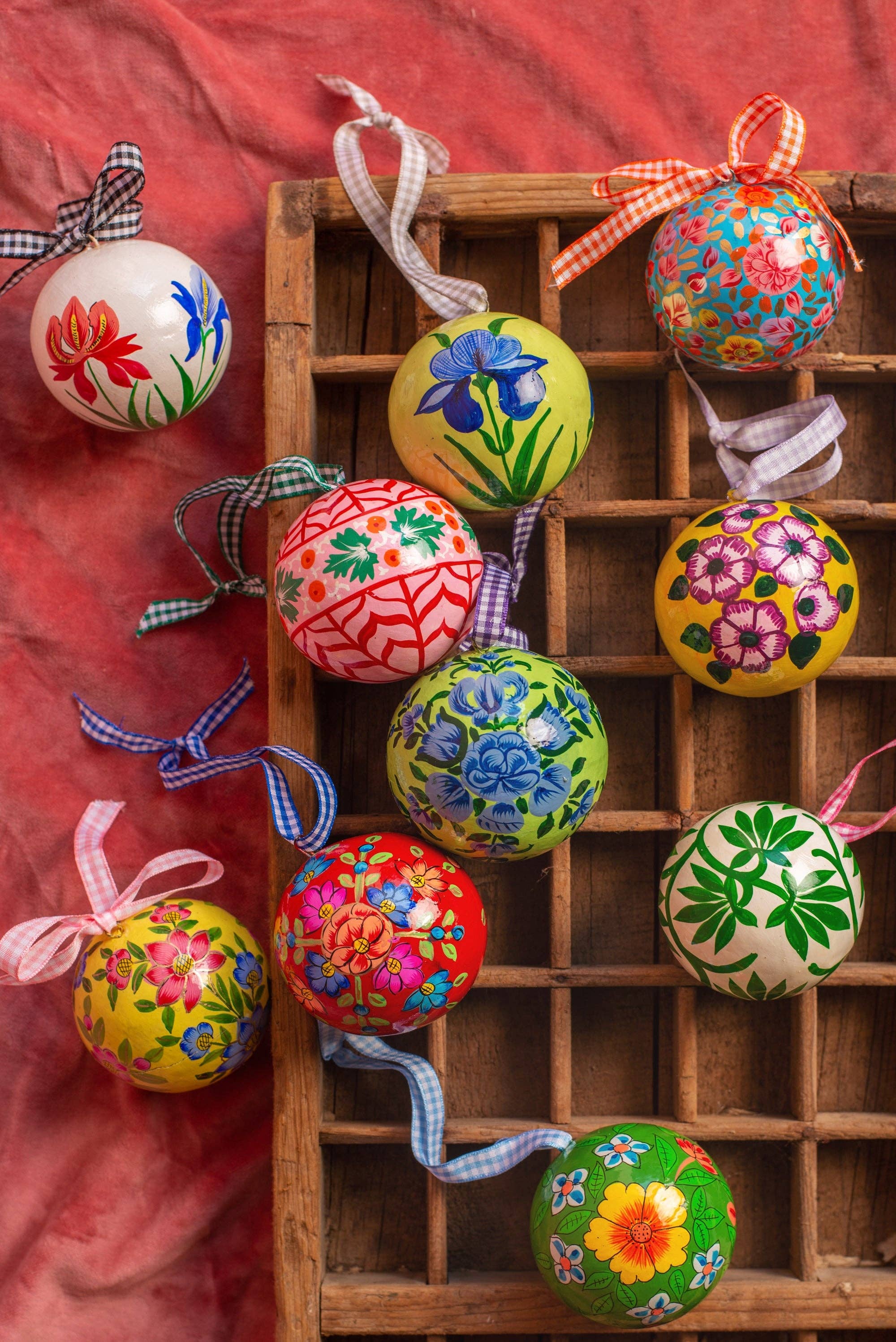 Ian Snow Ltd - Wholesale Christmas Decoration - Lime & Blue Orchid Bauble1