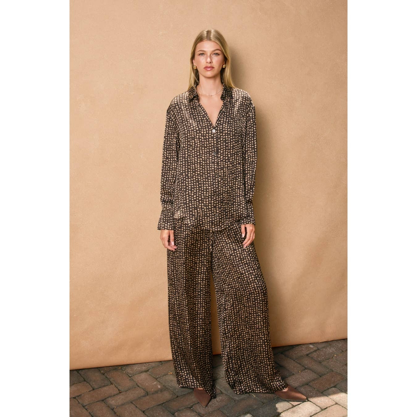 UMBER TAUPE Smoke and Sand Collared Shirt (1) for wholesale on Faire3