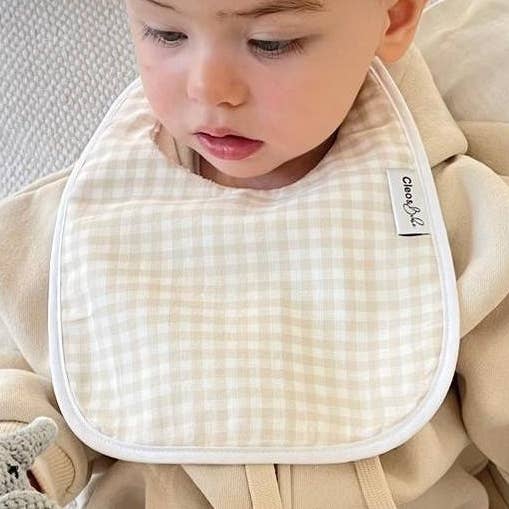 Bavoir imperméable Classic - Almond Gingham pour la vente par Cleo & Bebe