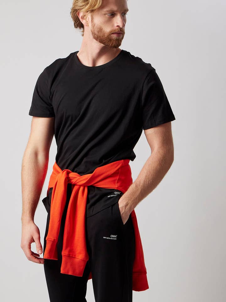 T-shirt à col rond en coton biologique certifié pour la vente par OWN OFF WITH NATURE