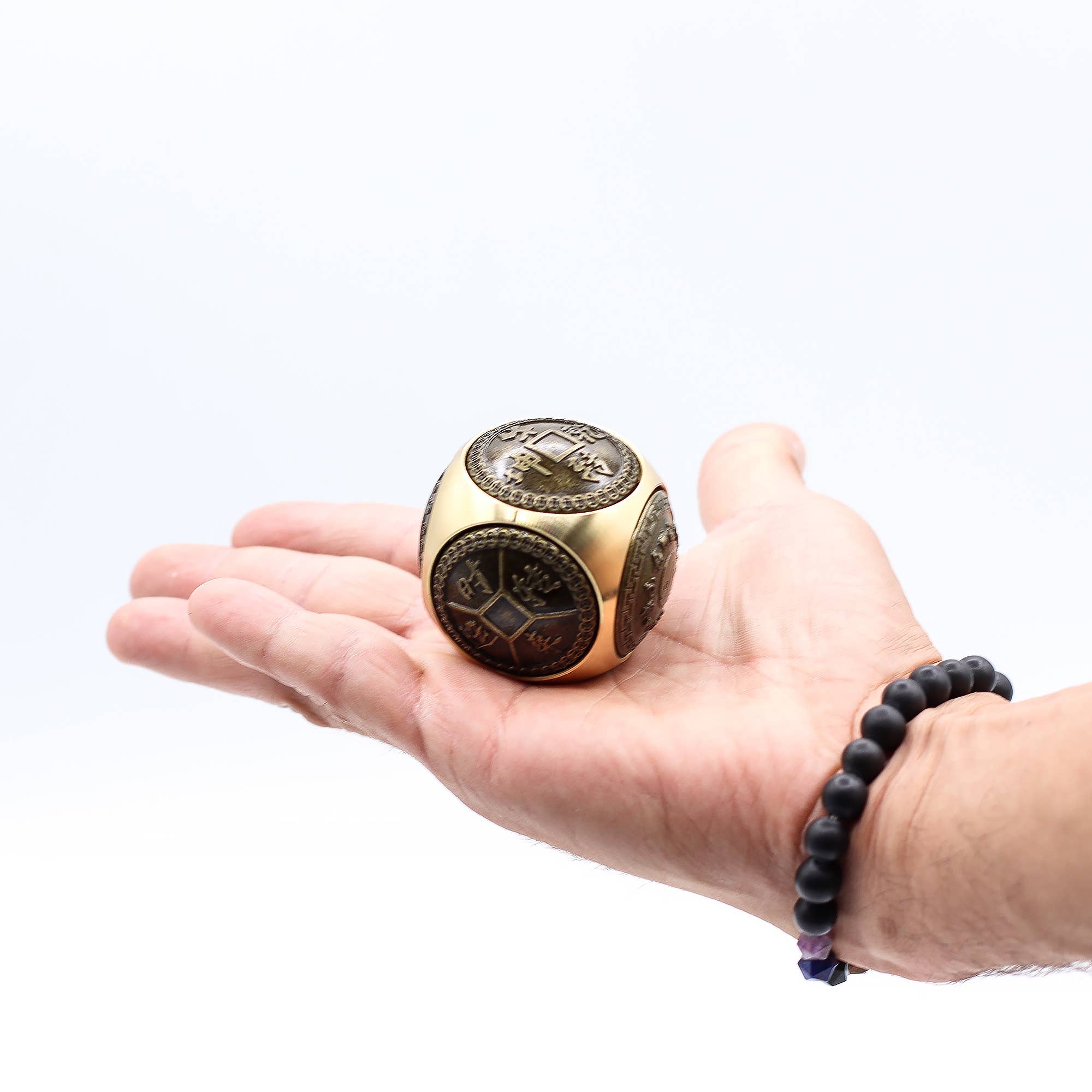 AW Artisan - Wholesale Tafelbladdecoratie - Fortuna Feng Shui - Grote Rijkdom Dobbelstenen - Afgerond3