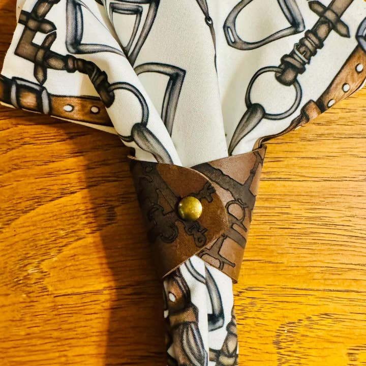 All Designs Equine – Engroshandel Servietring – Ringe til rytterfest i læder Rein and Bit