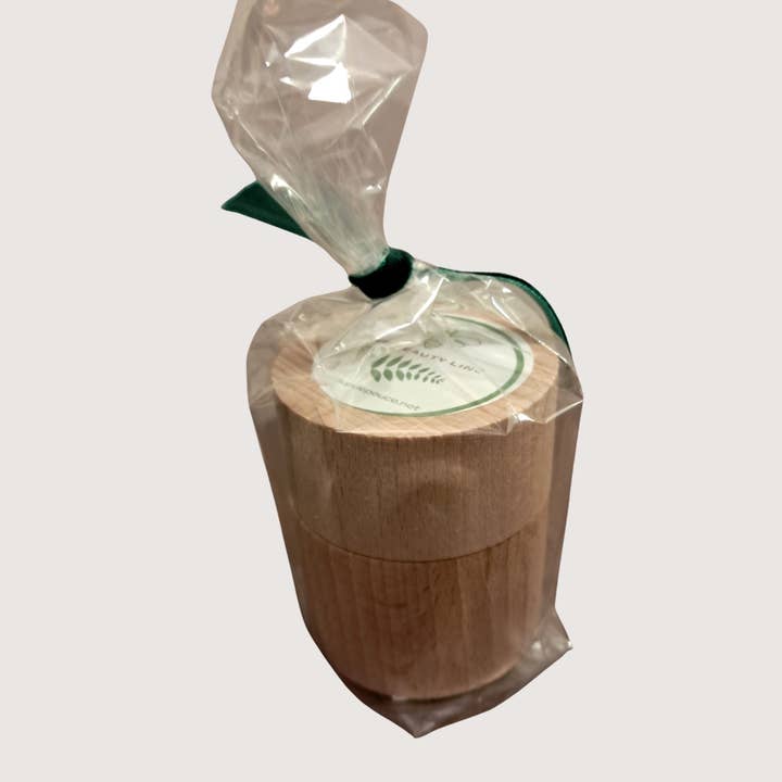 Ezor - Wholesale Lip Balm - Organic balm with beeswax1