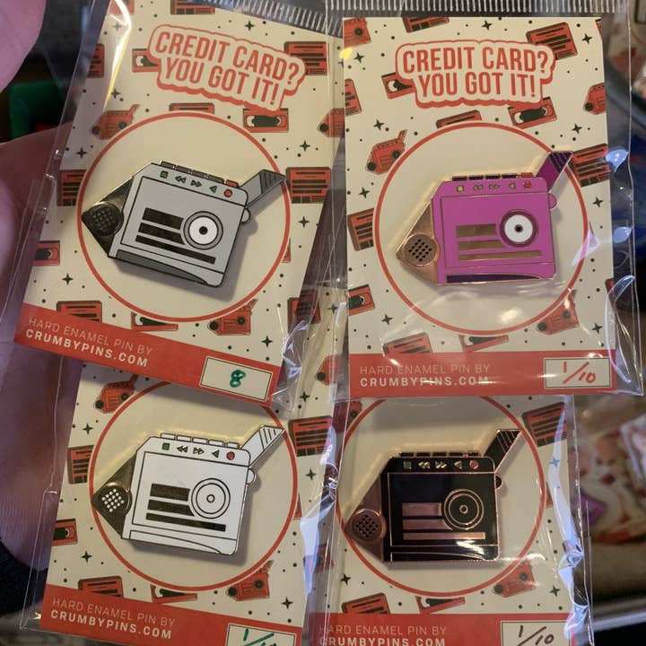 Pratpojke för wholesale av Crumby Pins