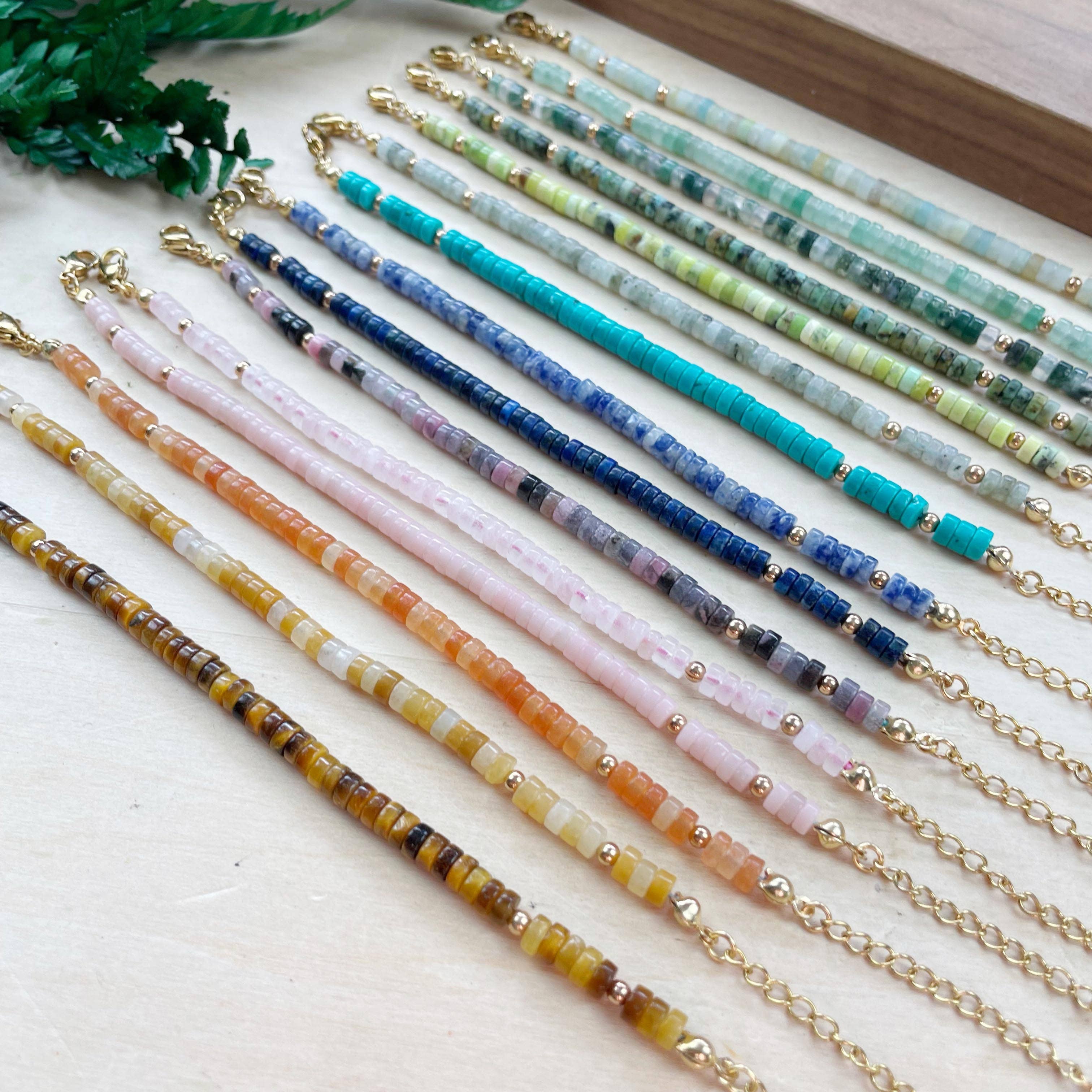 Ewelina Pas Jewelry – Engroshandel Perlearmbånd – Litae armbånd - delikat armbånd med ædelstensperler7