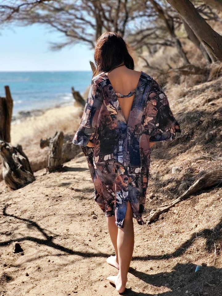 Santa Fe Kaftan - Desert Georgette voor wholesale door Leigh Young Collection