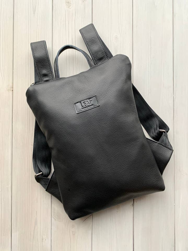 Zaino piccolo in pelle nera opaca per la vendita all'ingrosso da parte di LeaF