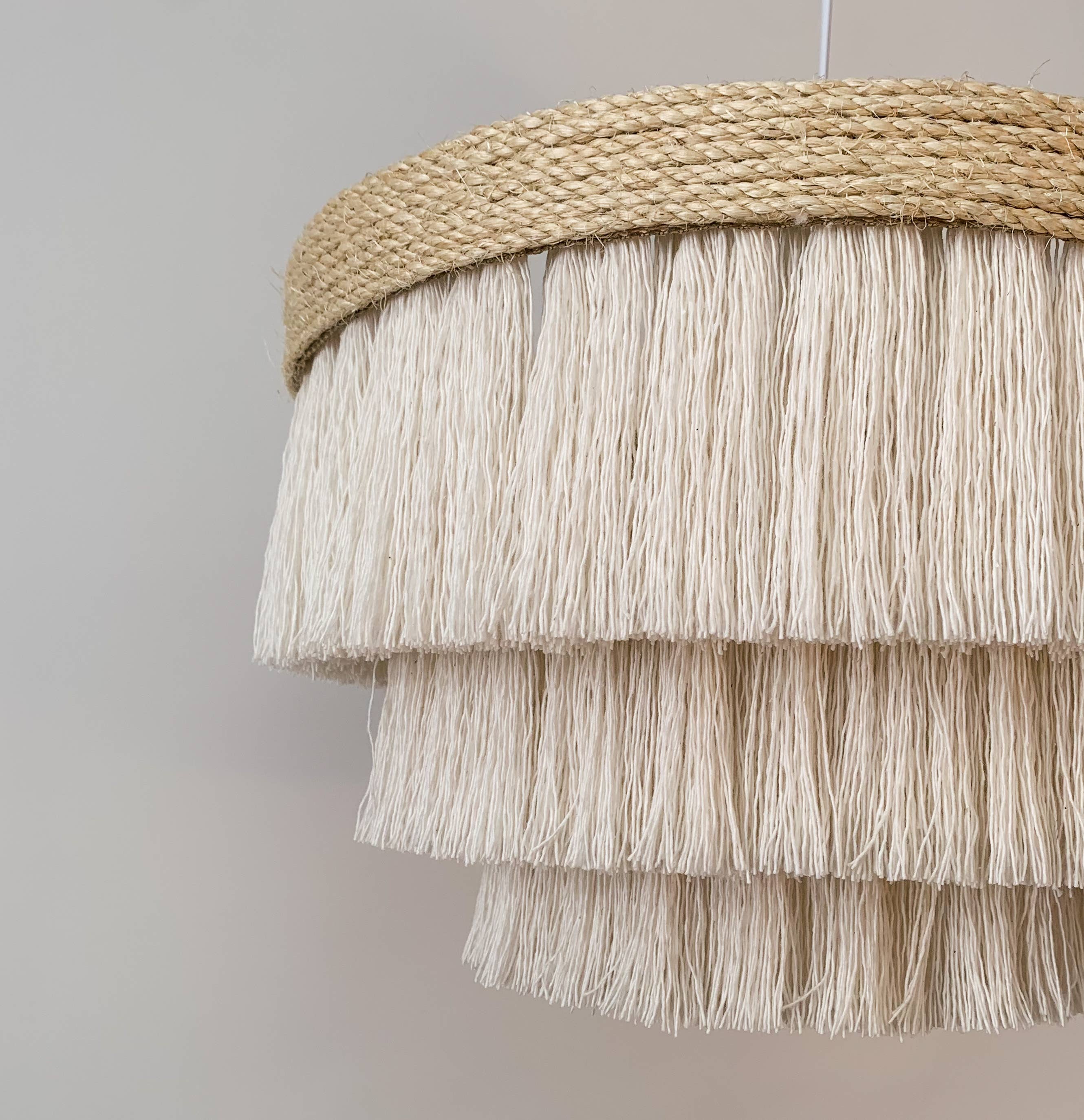 BOHO LIGHTS - Vente Lustre/Suspension - Lustre à frange en coton avec bande en sisal2