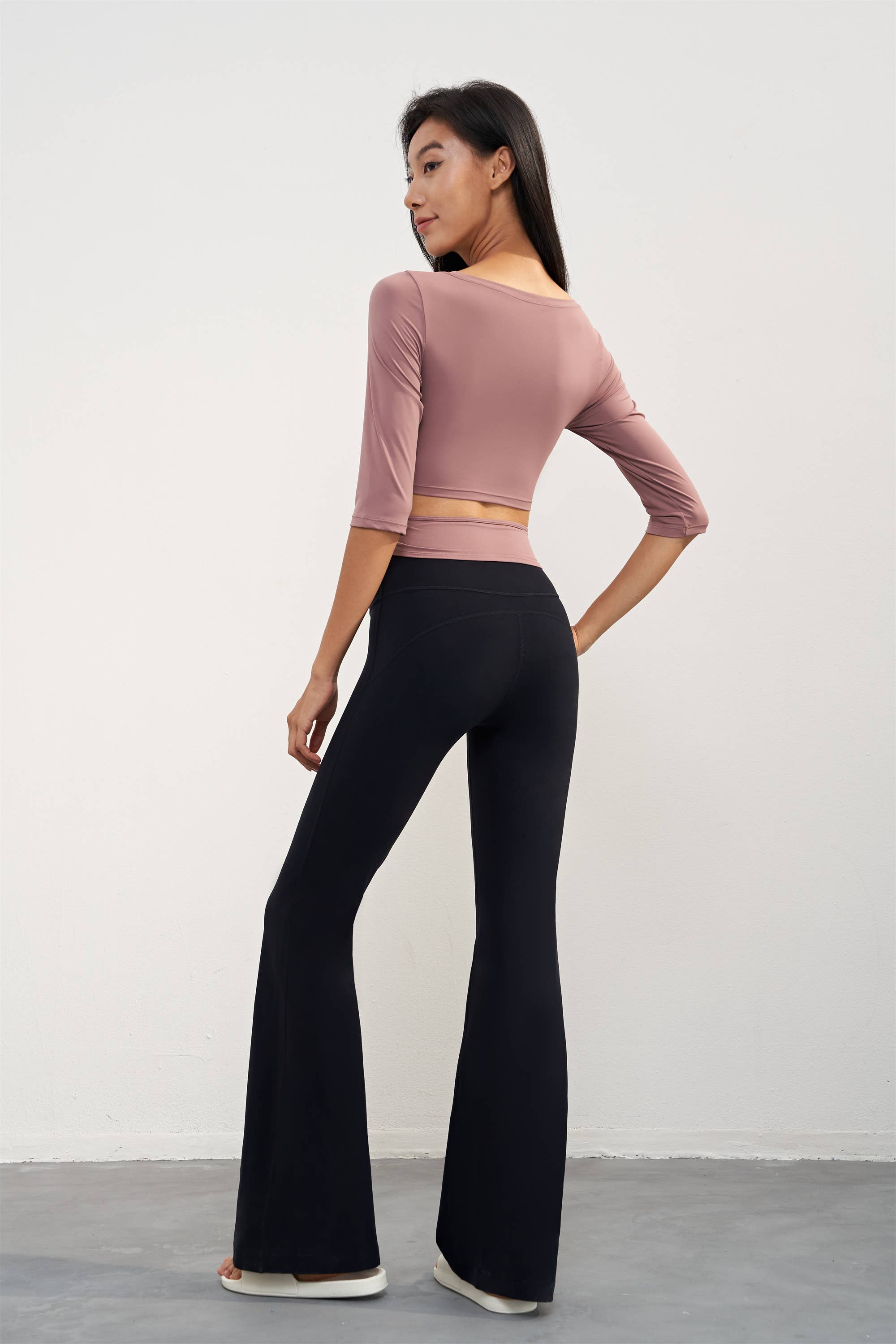 91thelabel - Vente Pantalon de sport – femme - Legging de yoga évasé taille haute sans coutures AeroFlow4