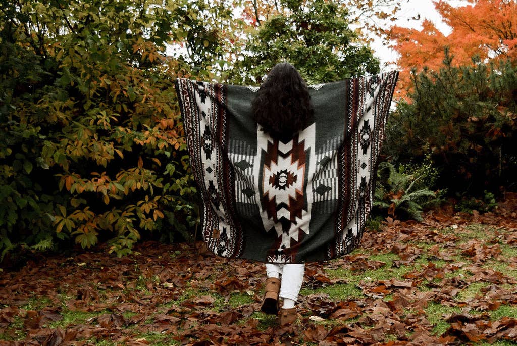 Wylde Brigade - Wholesale Throw Blanket - Quilotoa Aztec Reversible Blanket7