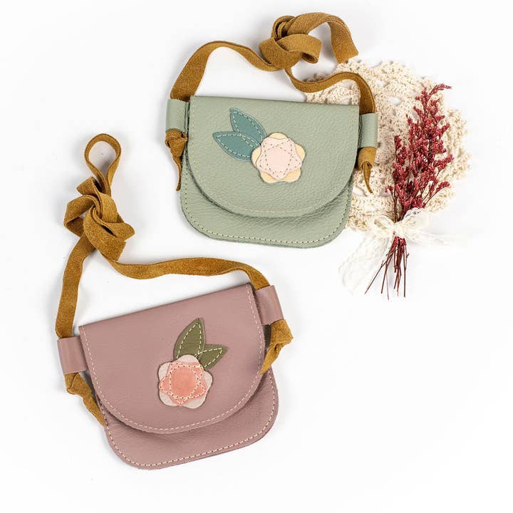 PORTE-MONNAIE en cuir Fleurs sur rose poudré ou vert thé Toddler & K pour la vente par Starry Knight Design