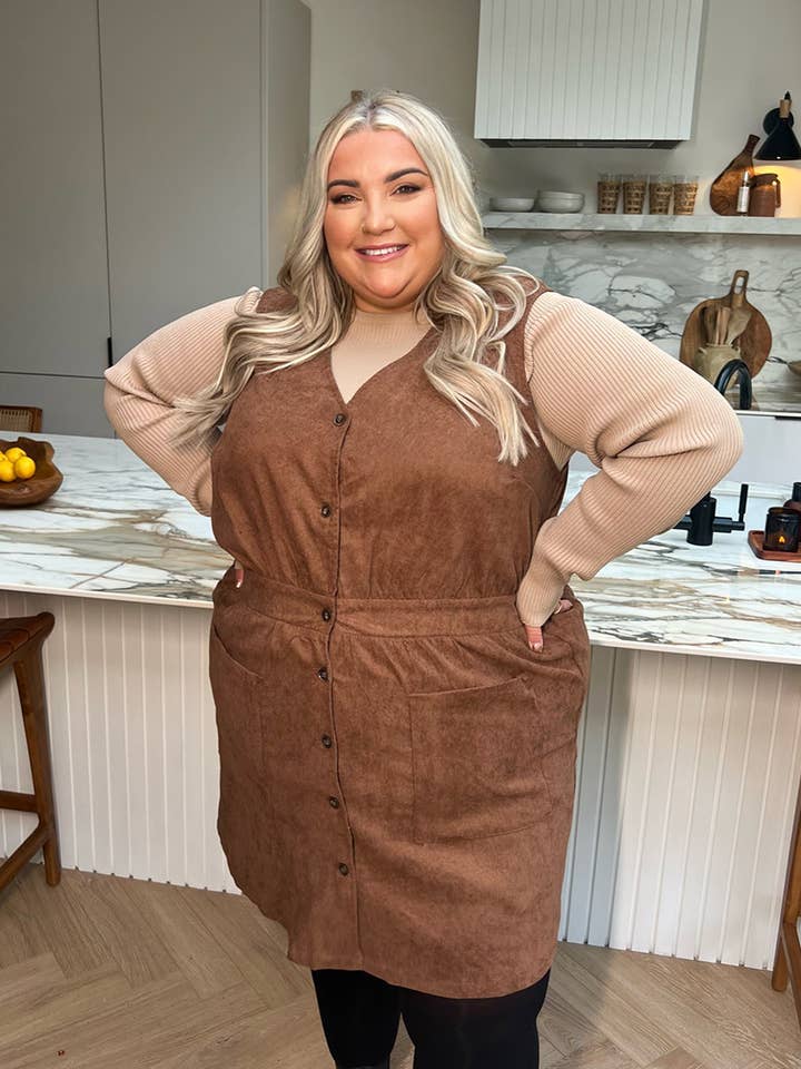 Corduroy Pinafore klänning för wholesale av In The Style
