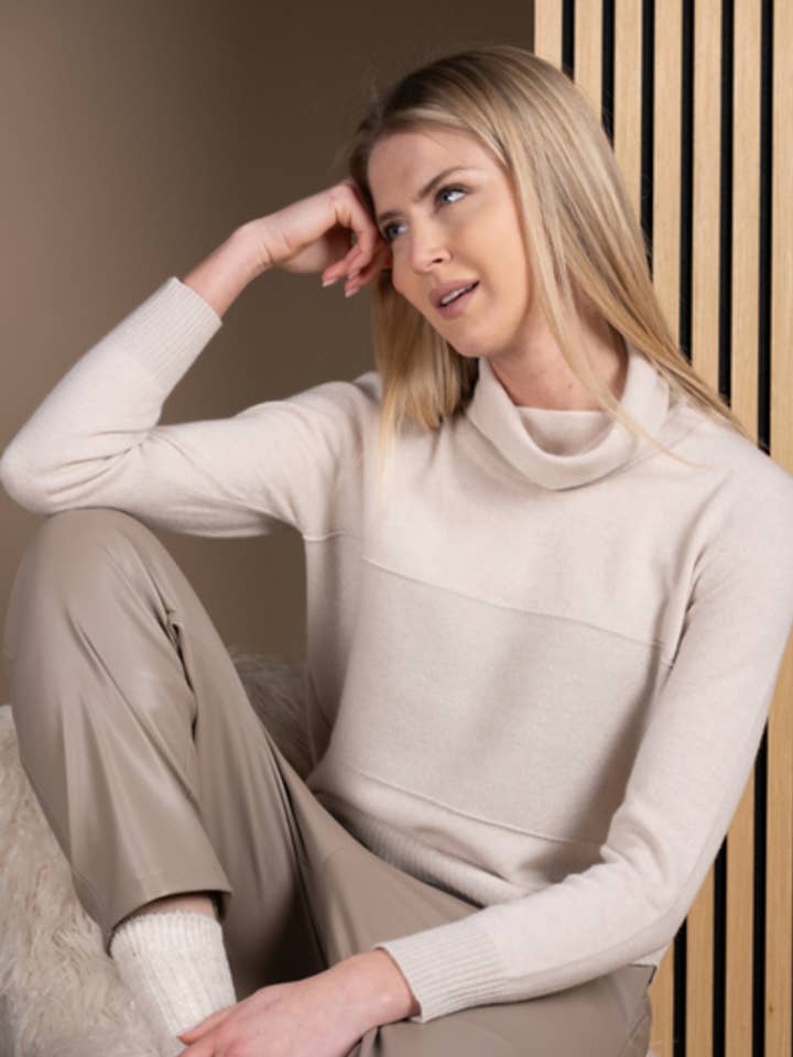 54071 Pull à col cheminée pour la vente par Gioroga