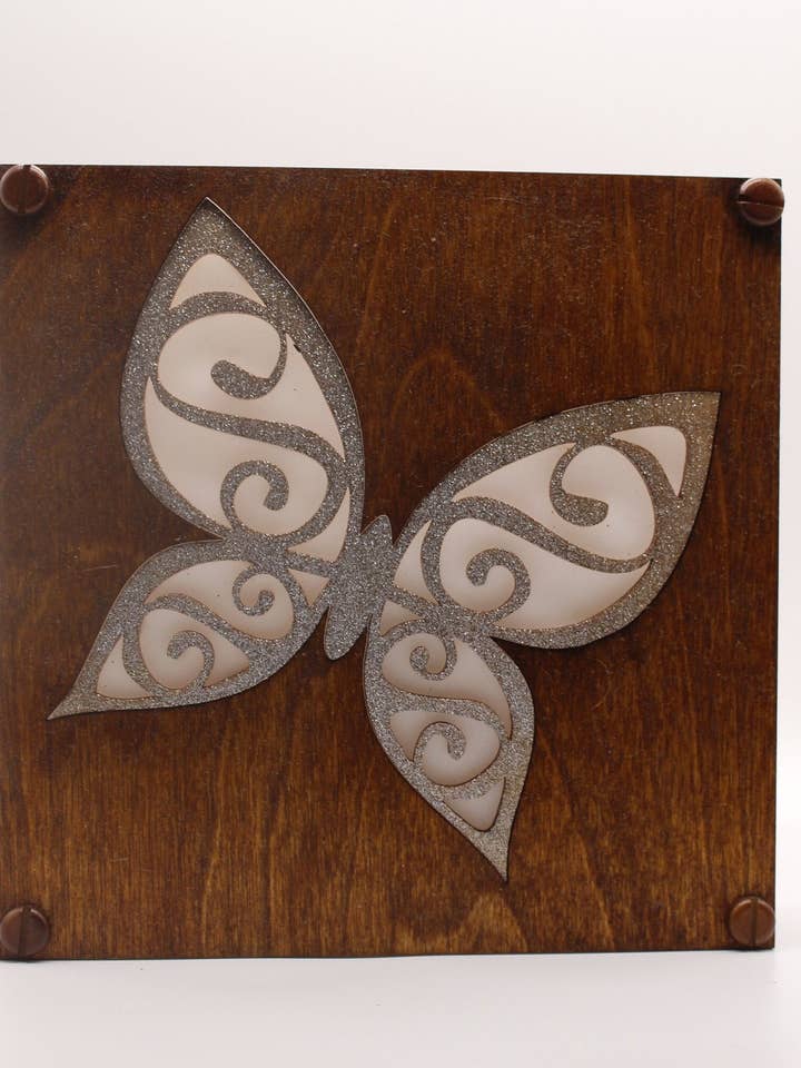 Butterfly lampe, sommerfugl bordlampe, træ lampe for engroshandel hos Night in Light