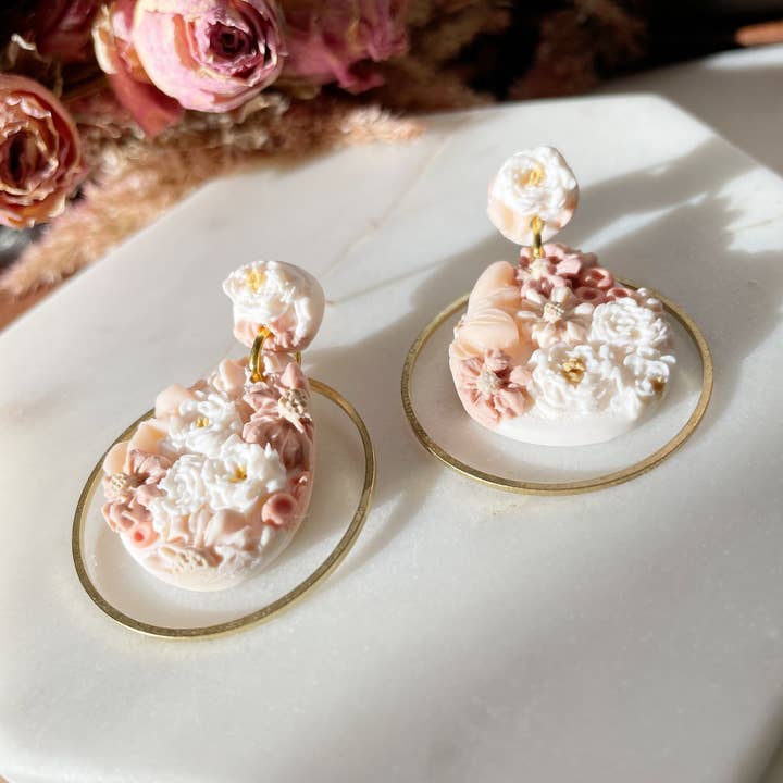 Orecchini Blossom Statement per la vendita all'ingrosso da parte di Bumble & Bees