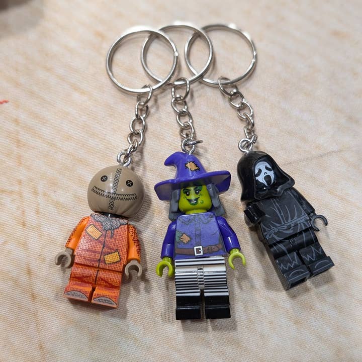 Con-Quest Crafts - Wholesale Keychain - Unisex - Horror Inspired Minifigure Keychains Movie Characters