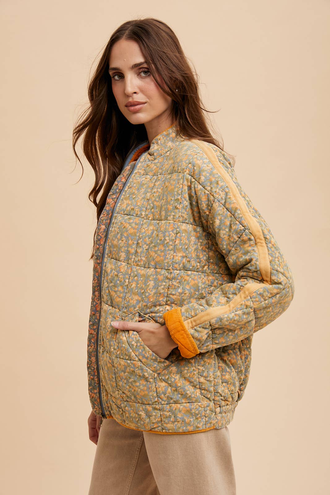 In Loom – Großhandel Pufferjacke – Damen – Steppjacke aus Cord mit Blumendruck3