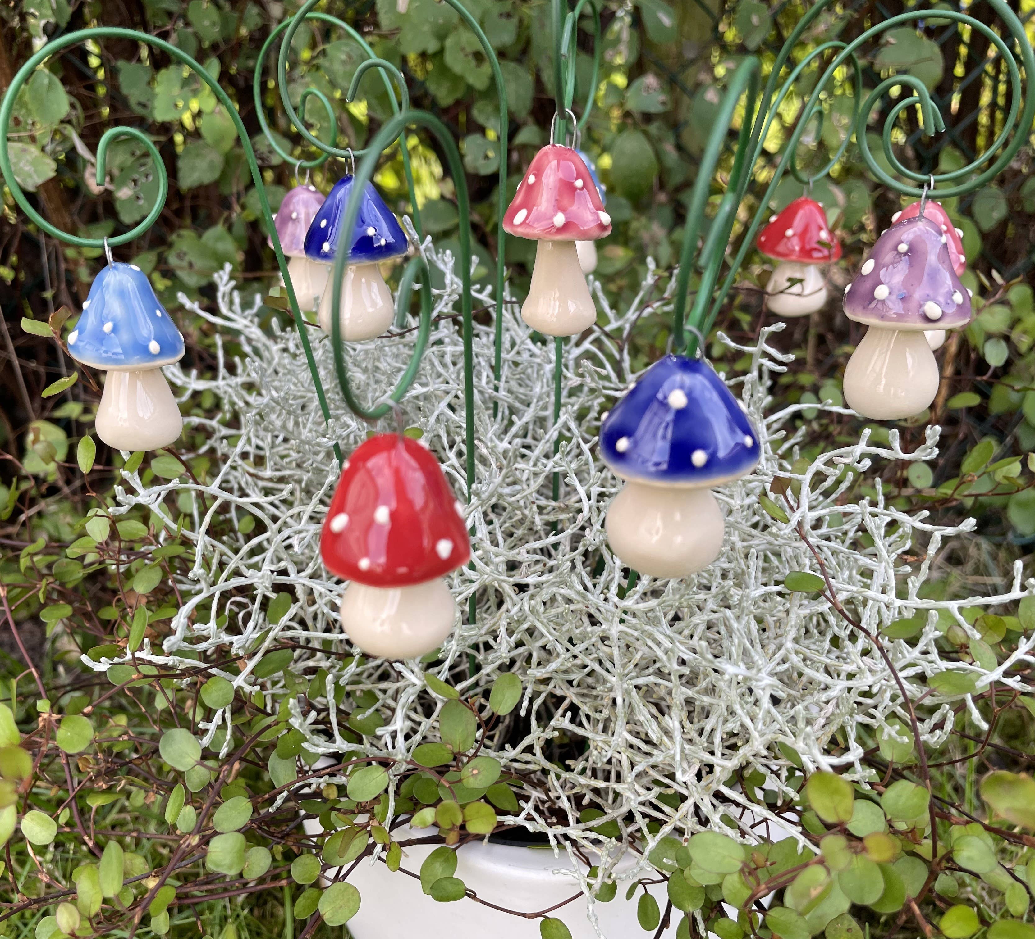 Pannonhem AB. – wholesale Gräspiggar – Hängande keramiksvamp med stjälk, växtpinne1