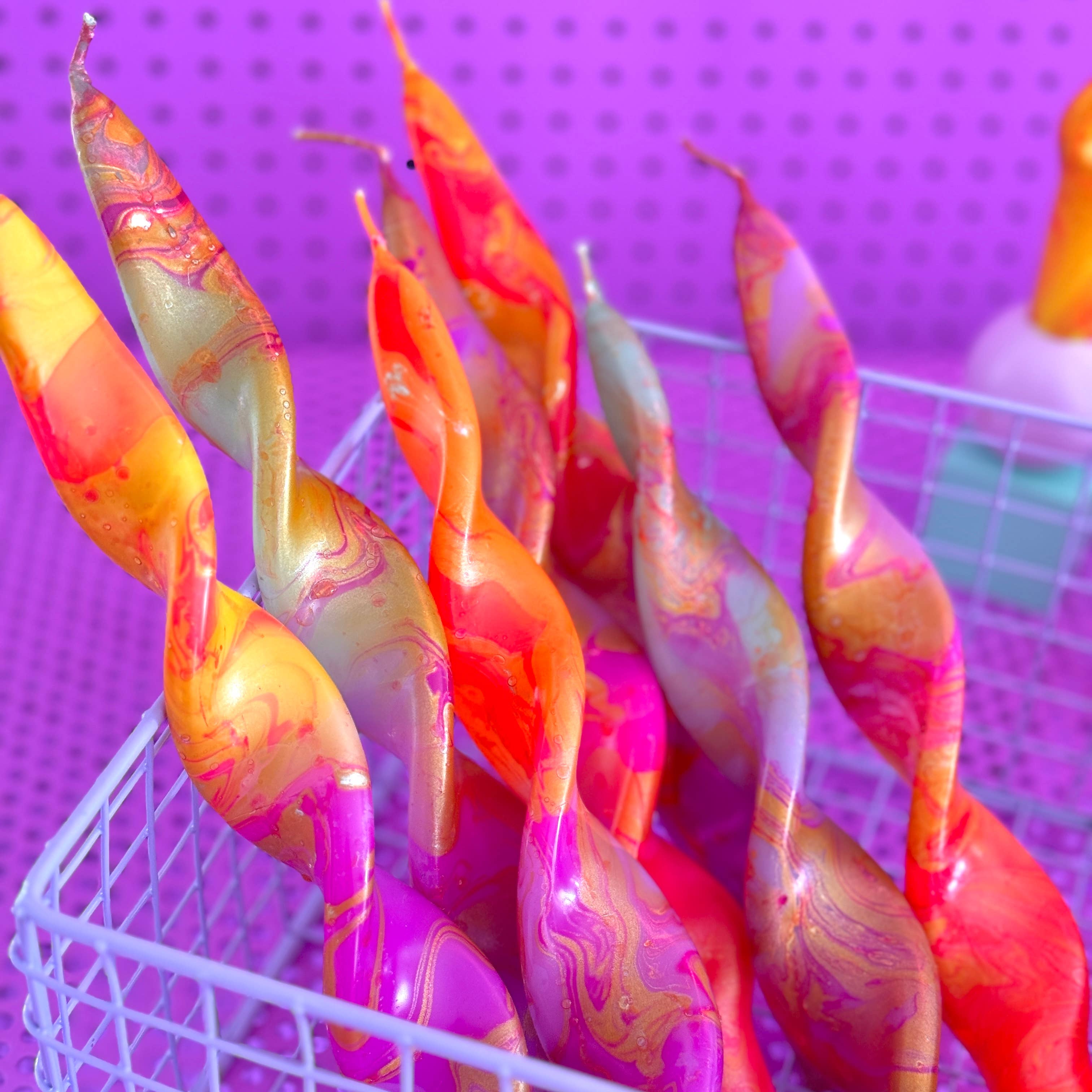 Pink Stories - Venta al por mayor Velas cónicas/candeleros - Vela de cena retorcida con marmoleado teñido a mano Dip Dye Marble * Juicy Hurricane3