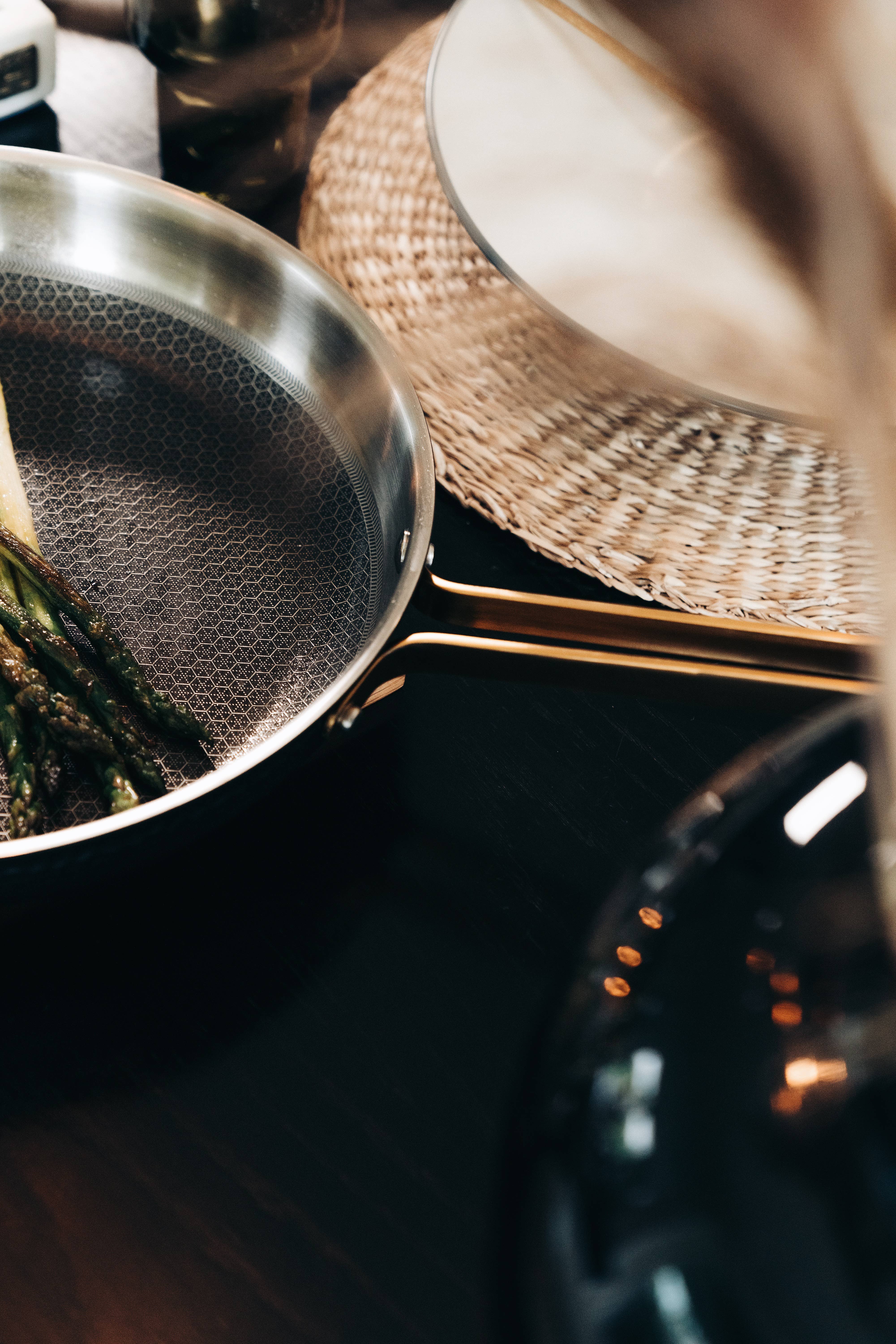 Vargen & Thor - Wholesale Pan - MODELL Xb - Frying pan, black with details of brass 8