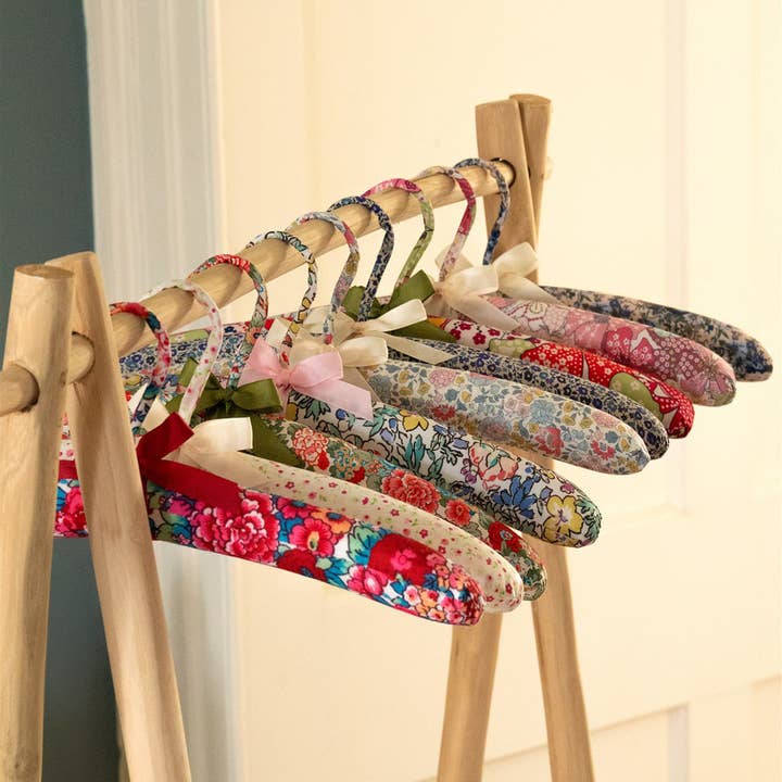 Forever England / Millie Mae - Wholesale Clothes Hangers - Patsy Fuchsia Coathanger