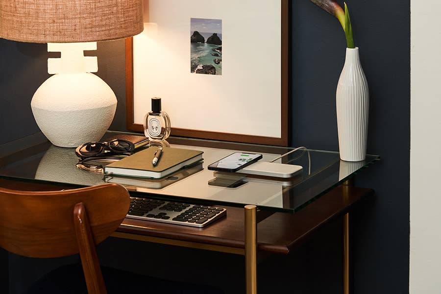 Courant - Wholesale Charging Dock - CATCH:2 - Classics Leather Wireless Charger - Dual Charging1