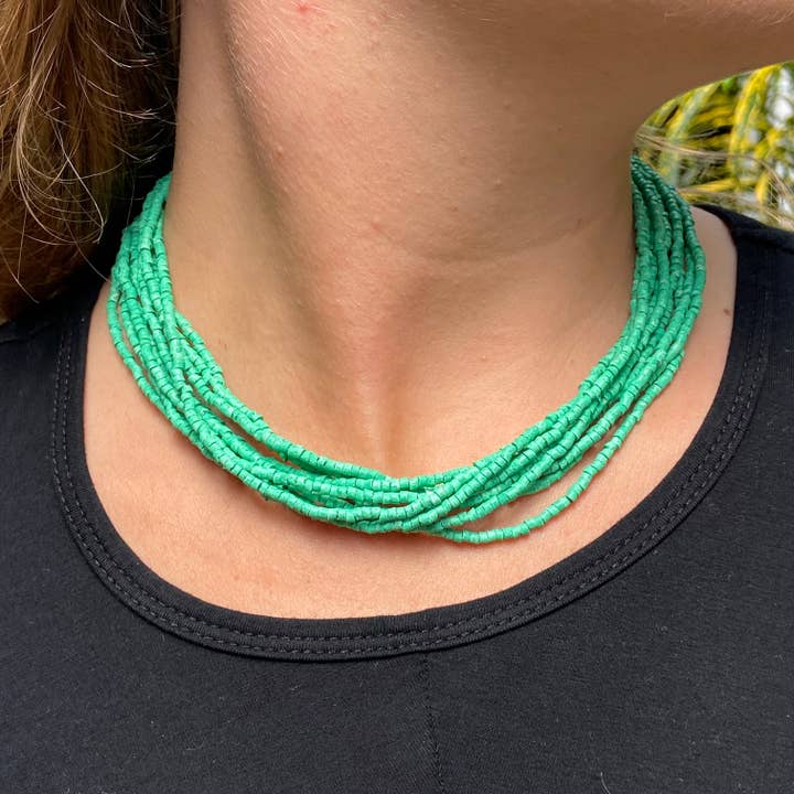 Collier ou tour de cou ajustable à brins de perles pour la vente par Los Colores de la Tierra