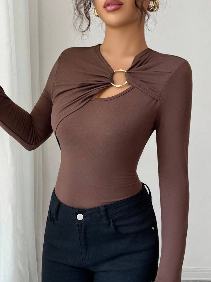 Lovenne - Wholesale Knit Top - Women's - Asymmetric cutout slim-fit top7