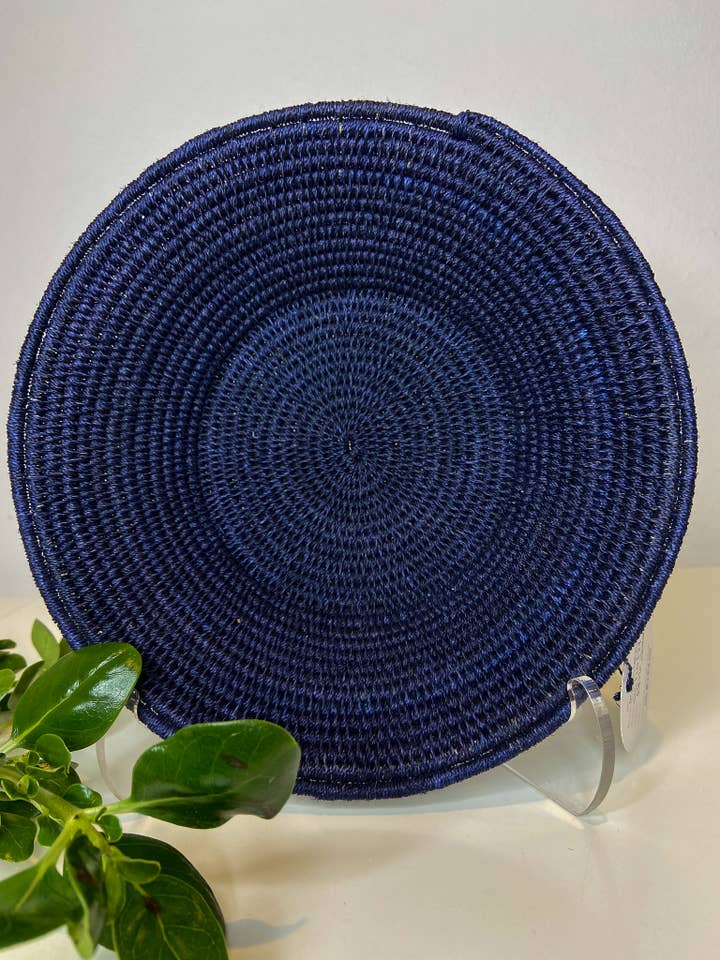 Panier moyen en sisal - 005 pour la vente par Eve & Nico Gifts & Home Decor