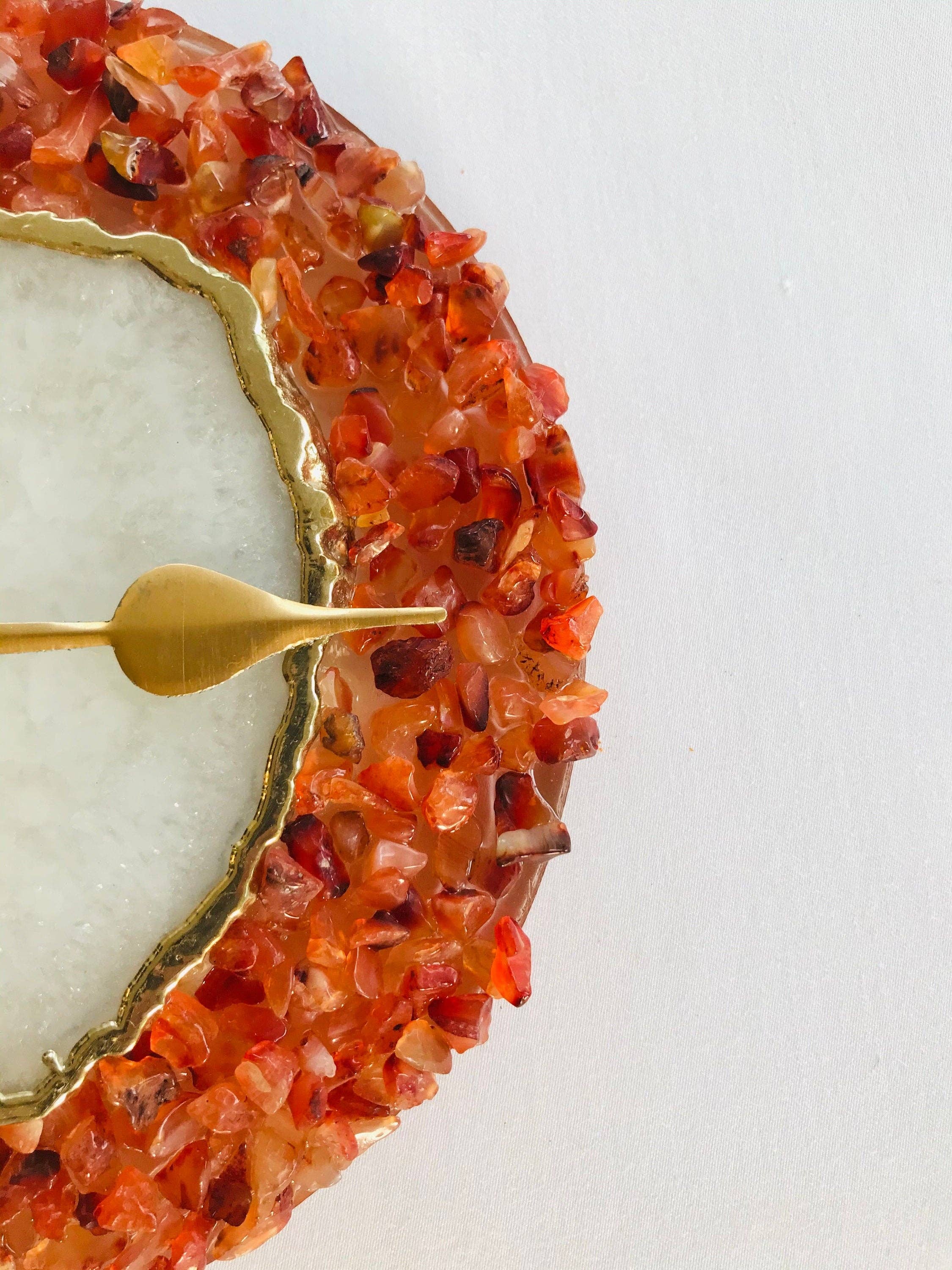 The Tangerine Store - Vente Horloges murales - Horloge murale en cristal rouge avec agate blanche de 6 po de diamètre3