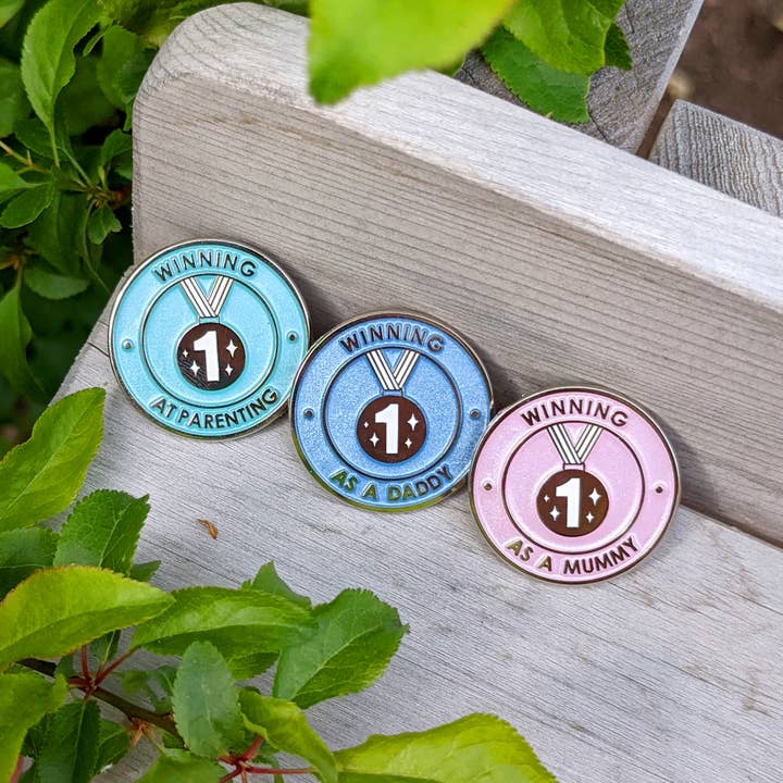 T & Belle – wholesale Lapel pin/button – Winning as a Daddy Blue Enamel Pin Badge4