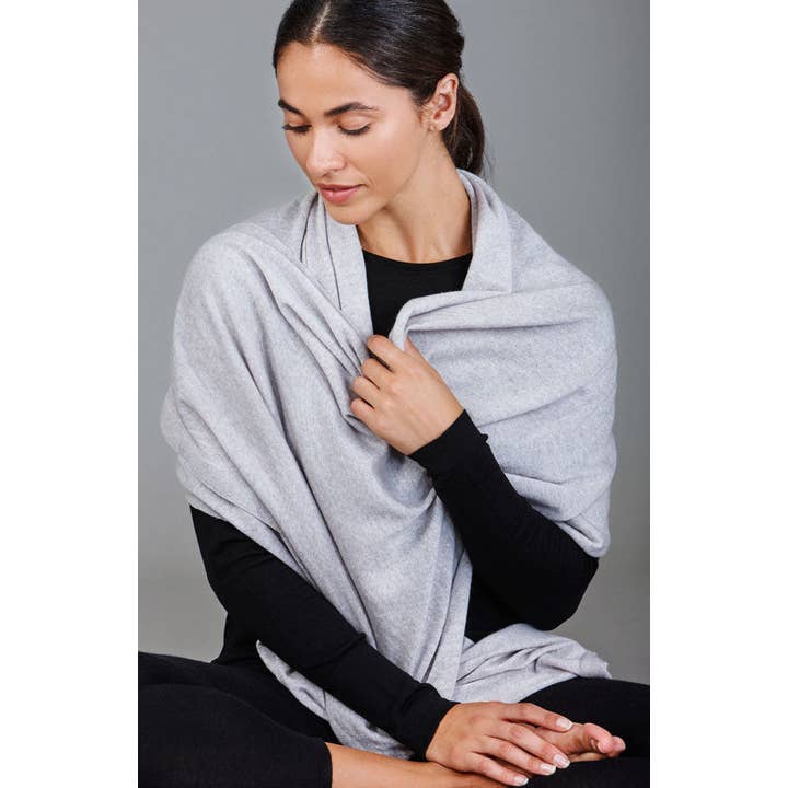 Ultrafint merinouldtørklæde for engroshandel hos Paul James Knitwear