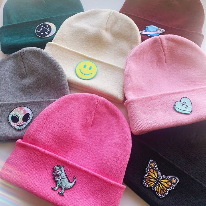Berretto con toppa ricamata per la vendita all'ingrosso da parte di Wildflower + Co.