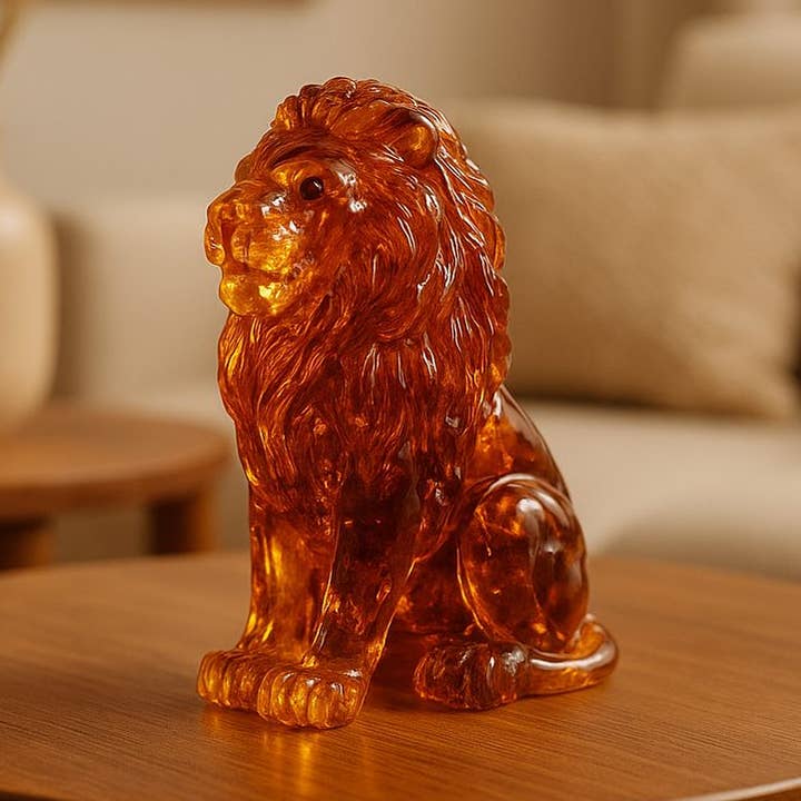 Handgefertigte Bernsteinlöwenfigur Leo Sternzeichen Geschenk Baltische Bernsteinskulptur von KIZIMA für den Großhandel von KIZIMA
