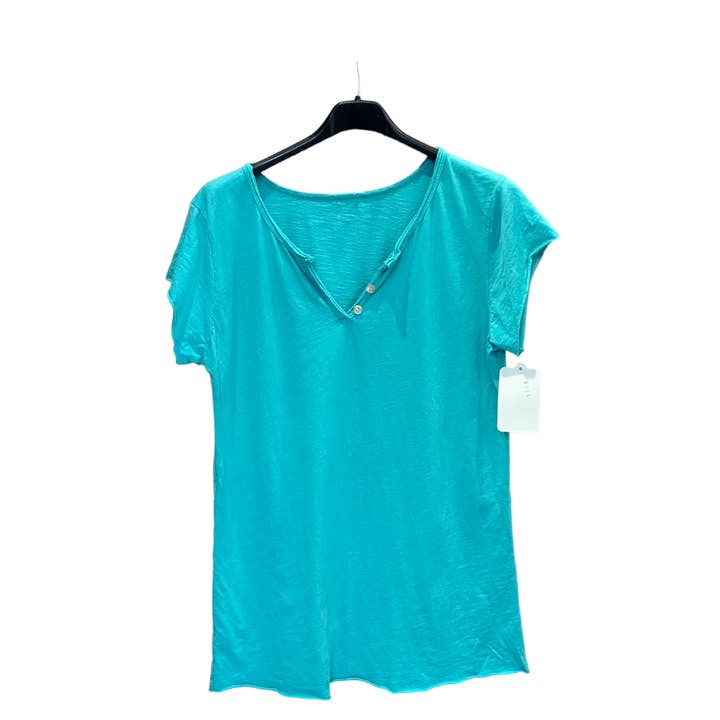 T-shirt tinta unita con colletto tunisino a 3 bottoni e ulteriori Risultati per magliette tinta unita all'ingrosso. Resi gratuiti e termini di pagamento a 60 giorni su Faire in tendenza su Faire.