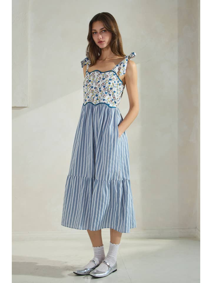 Weiß-Blau-Kombination Midikleid mit Blumenmuster und Streifenmuster-Mix für den Großhandel auf Faire2