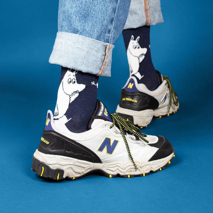 Nordicbuddies - Vente Chaussettes – homme - Chaussettes Moomintroll Wondering pour homme - Bleues1