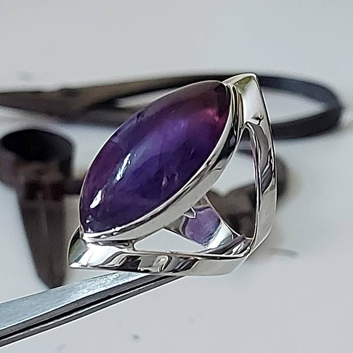 Crystal Earth Sterling – Großhandel Einzelstein-/Solitär-Ring – The Marquesa Open Band Anhänger, Sterlingsilber, Amethyst1