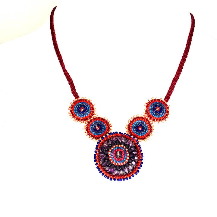 Beaded halskæde form af „V“ -Berry for engroshandel hos KVZ Designs