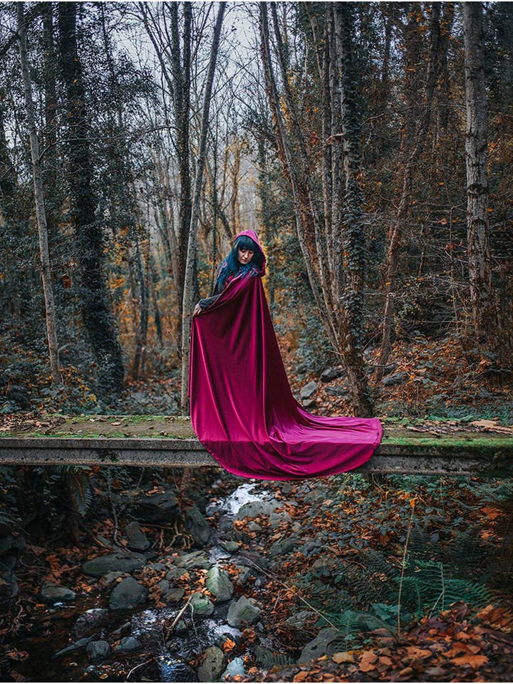 Costurero Real - Wholesale Cape - Women's - Burgundy Dark Red Satin cape hood halloween vampire witch2