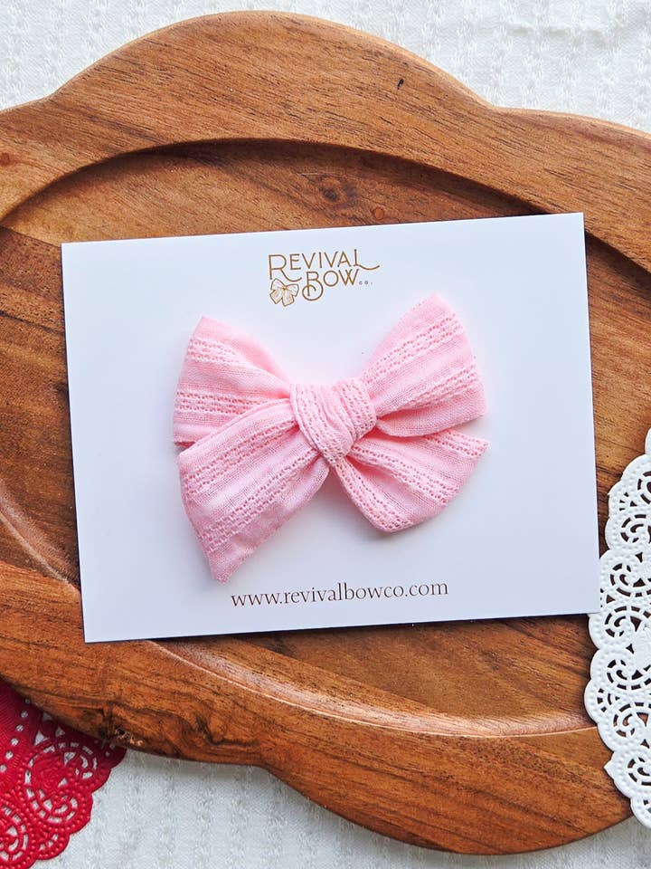 Lazo pequeño en clip • Rosa texturizado *último* para venta al por mayor de Revival Bow Co.