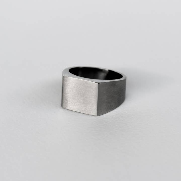 Ring - LÉO for wholesale by Huguette Paris