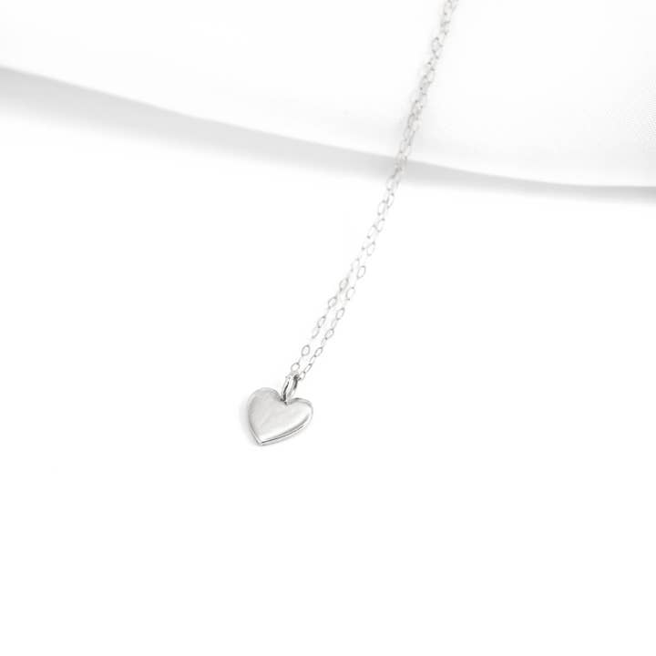 Collier cœur en argent sterling pour la vente par LAVEY LONDON