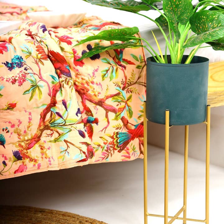 Fluwelen Bloemen Kantha Quilt - Vogelparadijs Babyroze voor wholesale door Glamthread