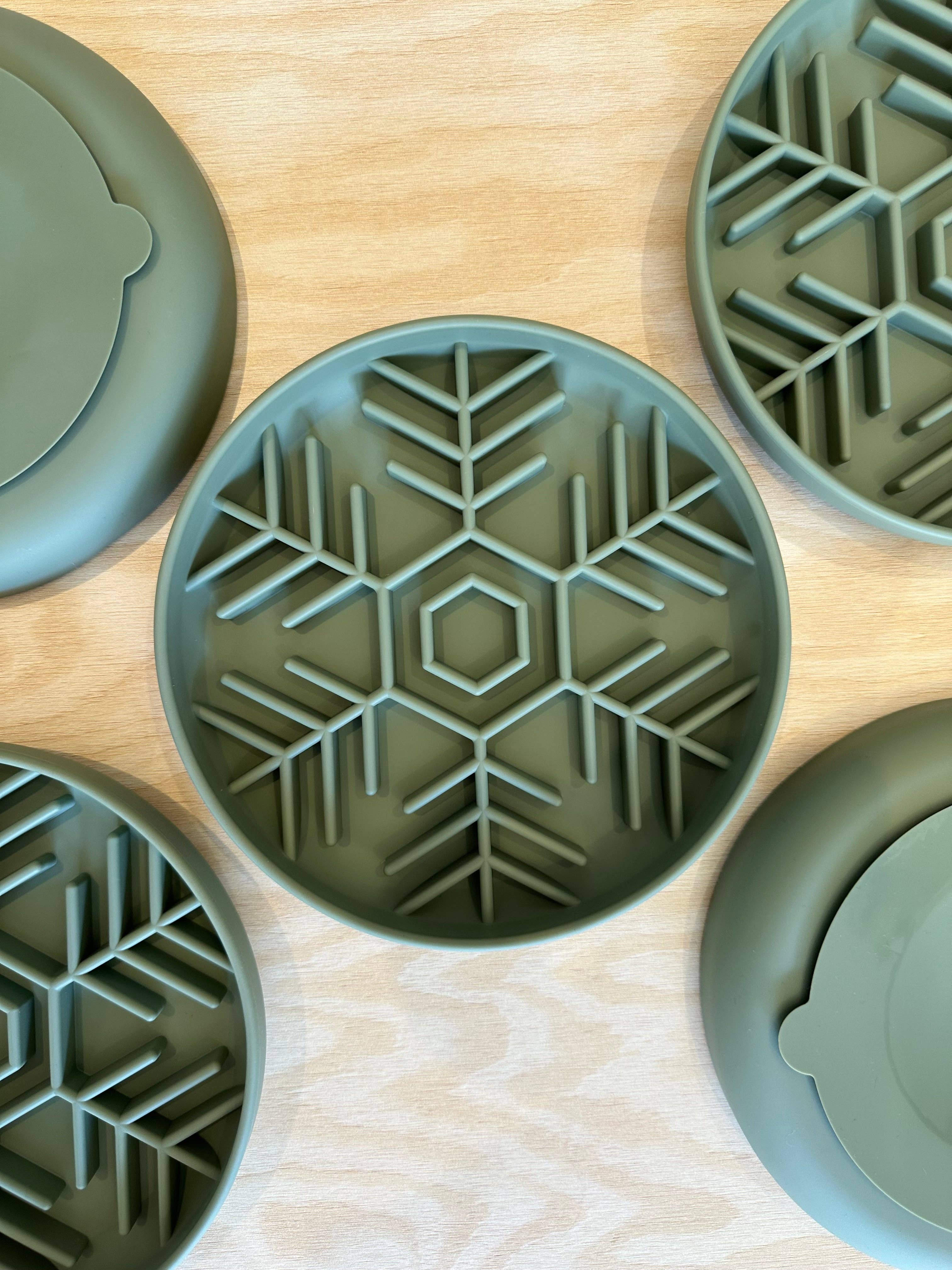 Wildbite Amantes Peludos - Vente Tapis de gamelle – chien - Tapis à lécher Snow couleur vert foncé