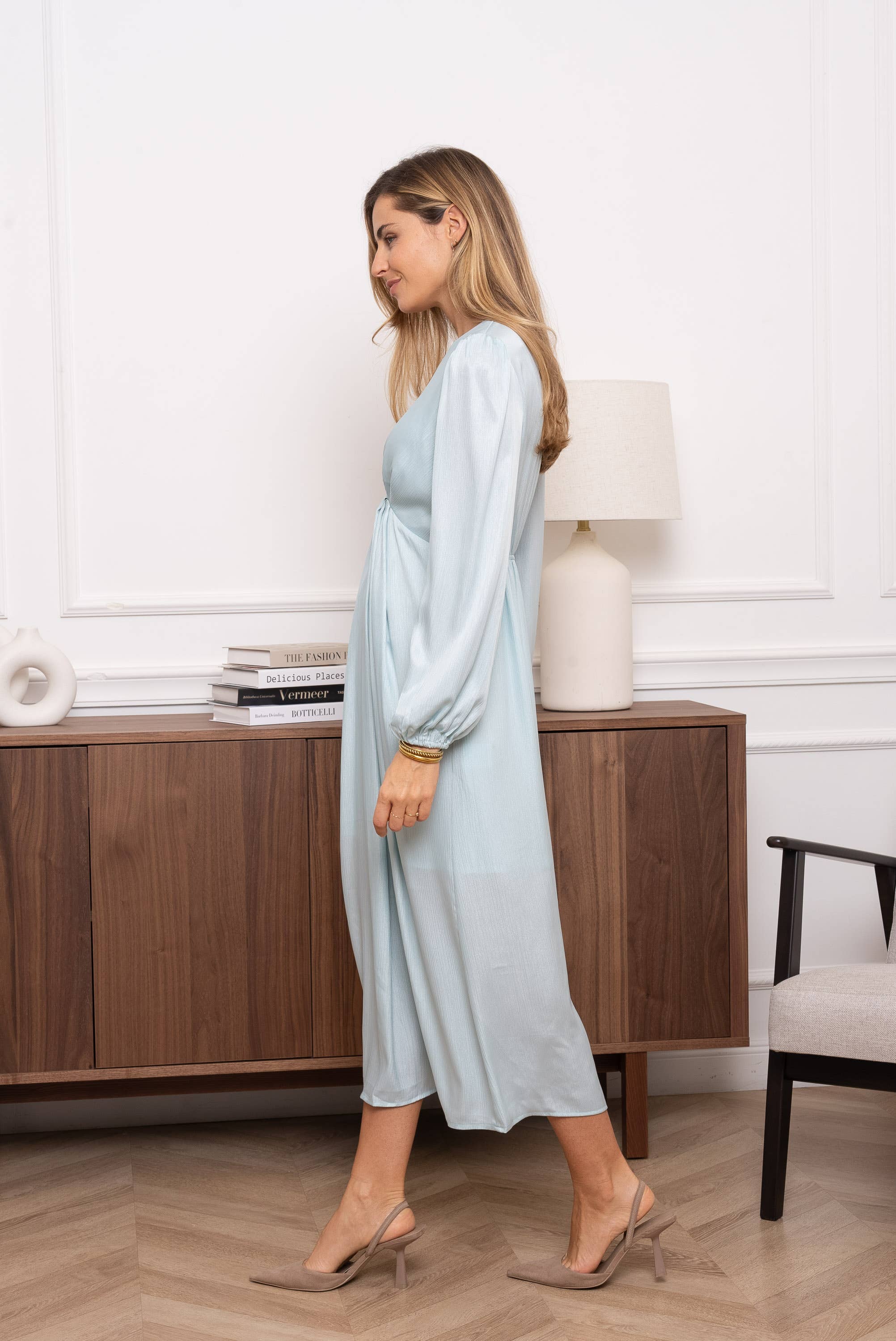 LOVIE & CO – Großhandel Kleid – Damen – Langes schimmerndes CAMOMILLE-Abendkleid mit langen Ärmeln6